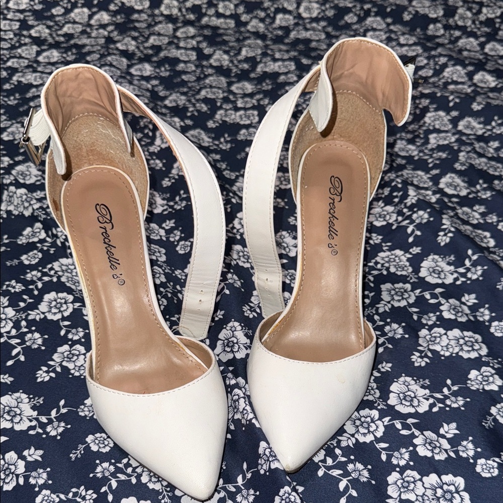 Breckelle’s  White Women's D-Orsay heels